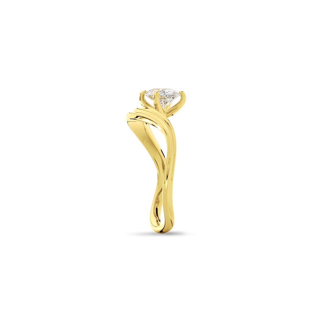 Oval  Luna Curve Ring in Yellow Gold
