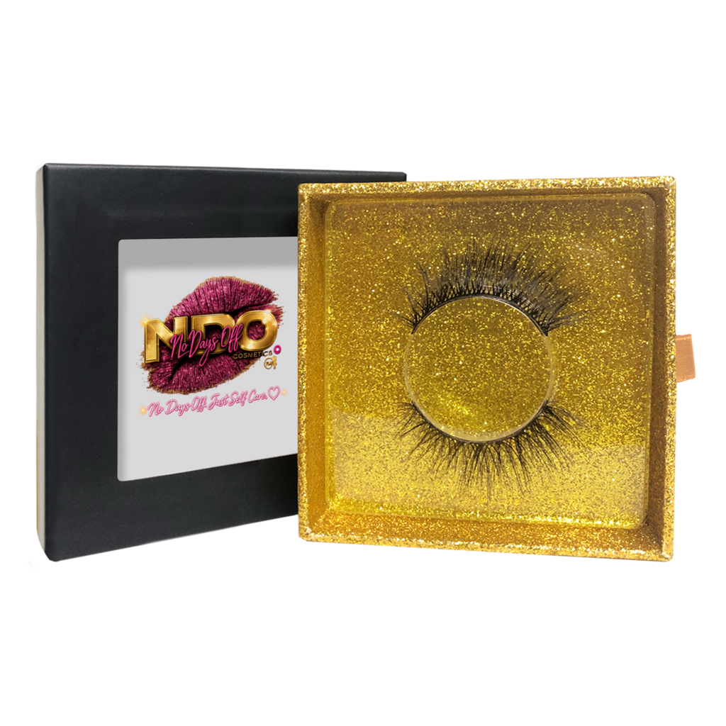 viaGlamour image of a Eyelashes