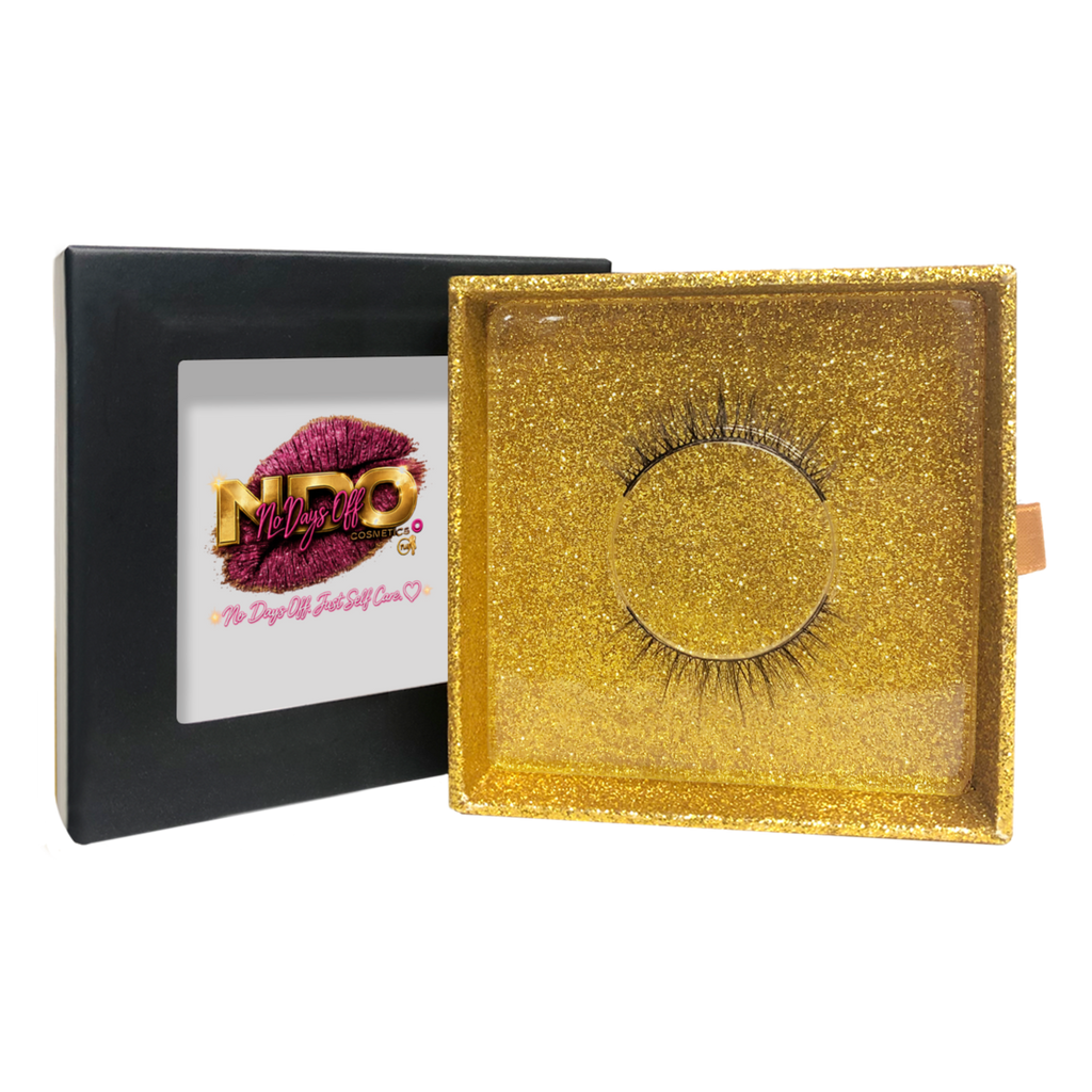 viaGlamour image of a Eyelashes