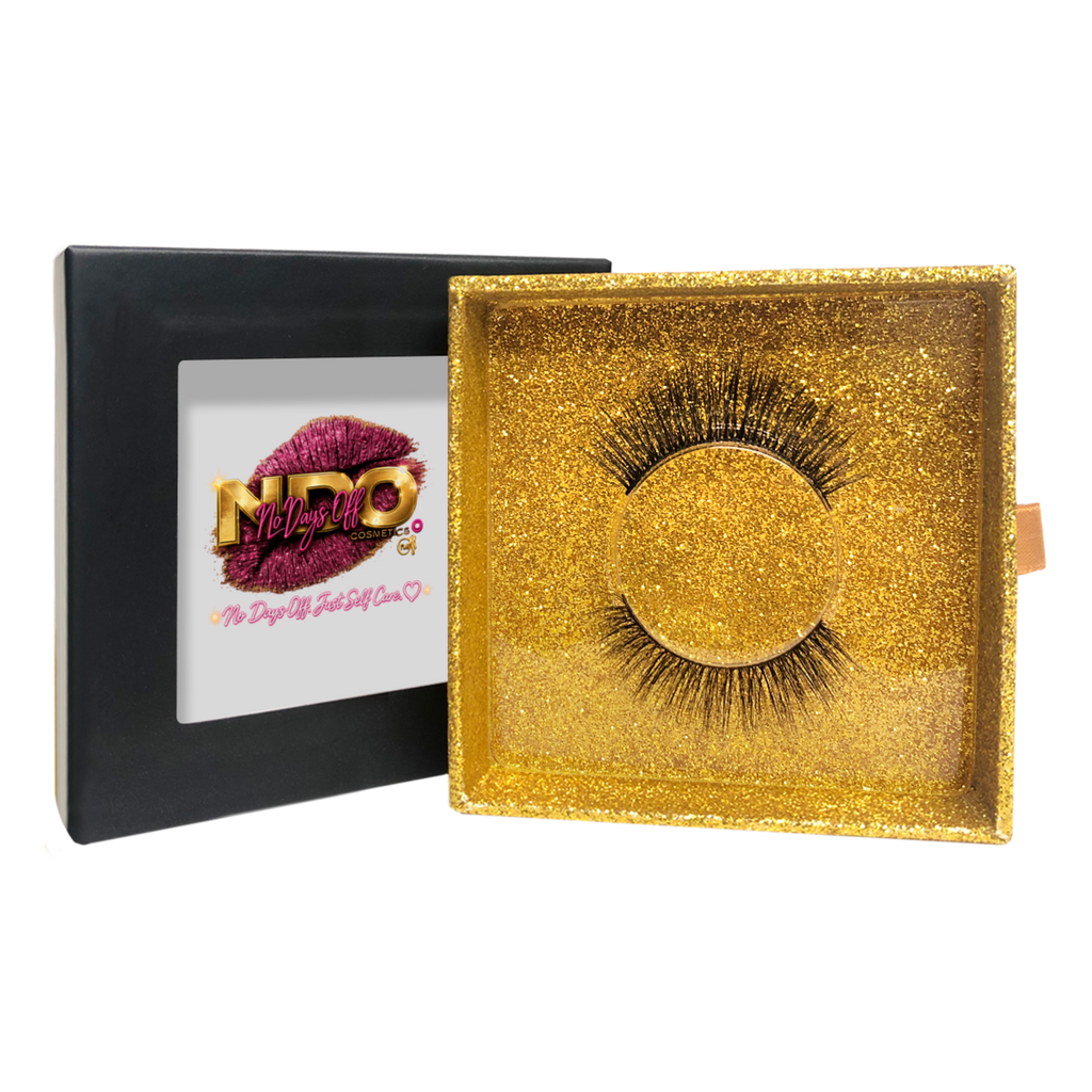 viaGlamour image of a Eyelashes